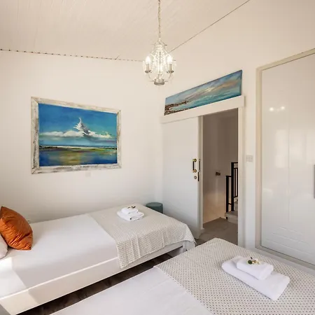 Larnaca Seaside Marina 44 וילה *