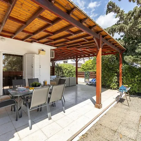 Larnaca Seaside Marina 44 פריווליה