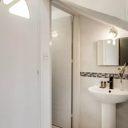 Larnaca Seaside Marina 44 * פריווליה