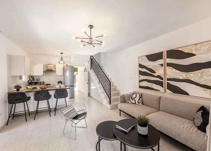 Larnaca Seaside Marina 44 * Перволия