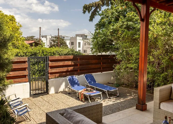 Larnaca Seaside Marina 44 Вилла Перволия