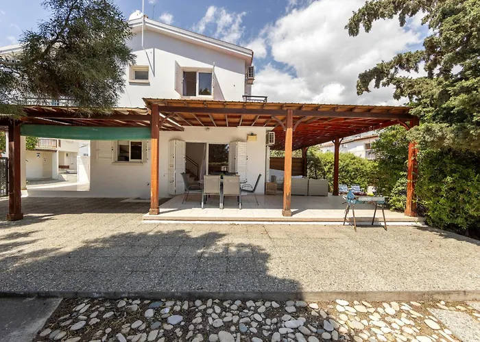 Larnaca Seaside Marina 44 *