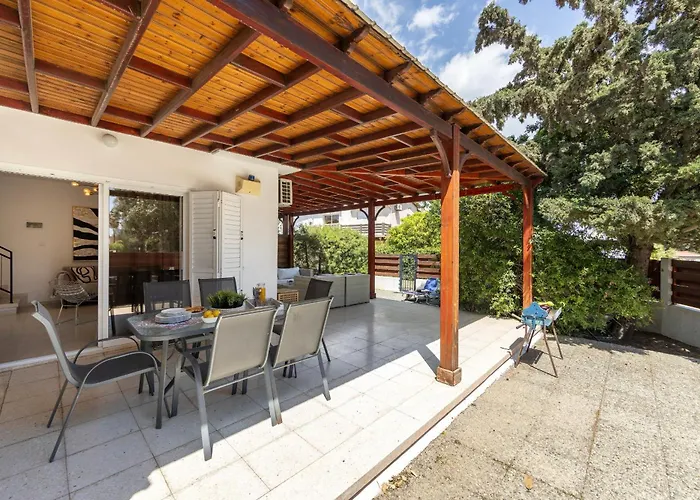 Larnaca Seaside Marina 44 Перволия