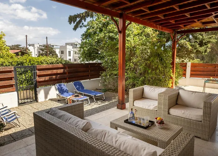 Вилла Larnaca Seaside Marina 44 Перволия